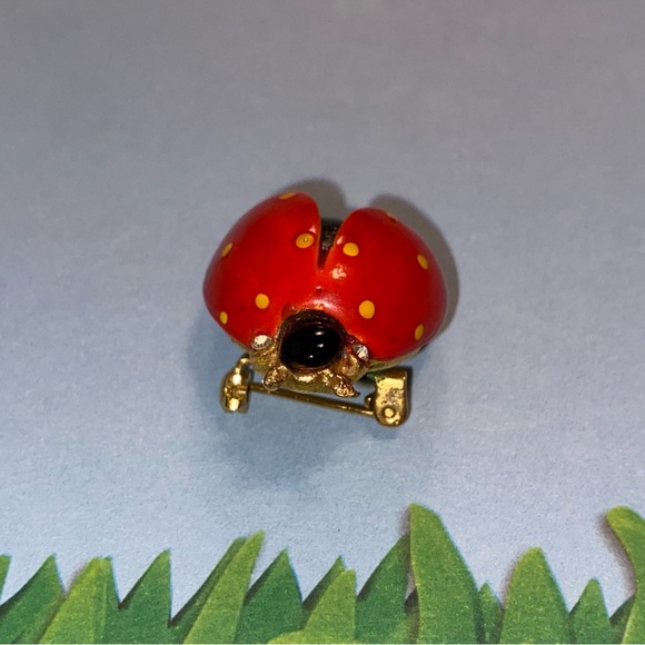 Vintage Enamel Ladybug Brooch With HTF Yellow Spots - Picture 5 of 8